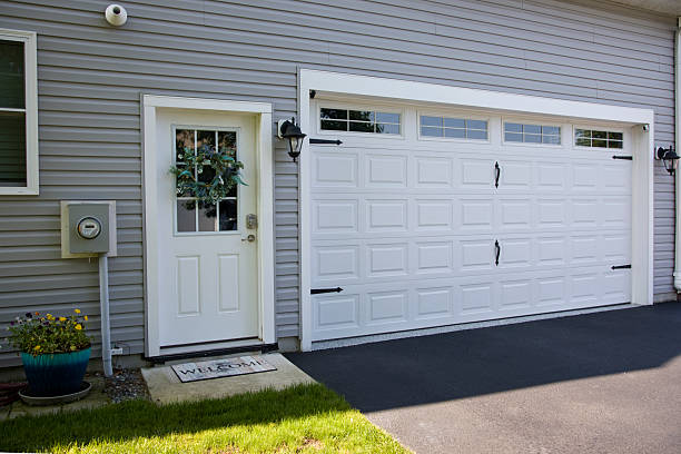 24/7 Emergency Garage Door Panel Replacement experts in Stony Point, NC